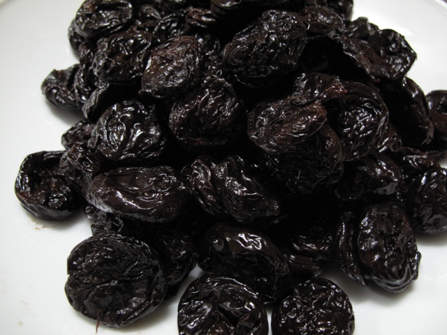 Фруктово-ягодный наполнитель чернослив с коньяком Э 70% N 12,5 кг 