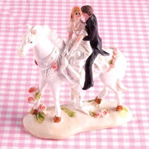 Фигурка на торт Свадебная пара на белом коне 12х5х13 см СоюзПищеПром